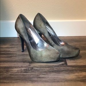 Steve Madden Luxe Size 7.5 (Camo-ish) High Heels